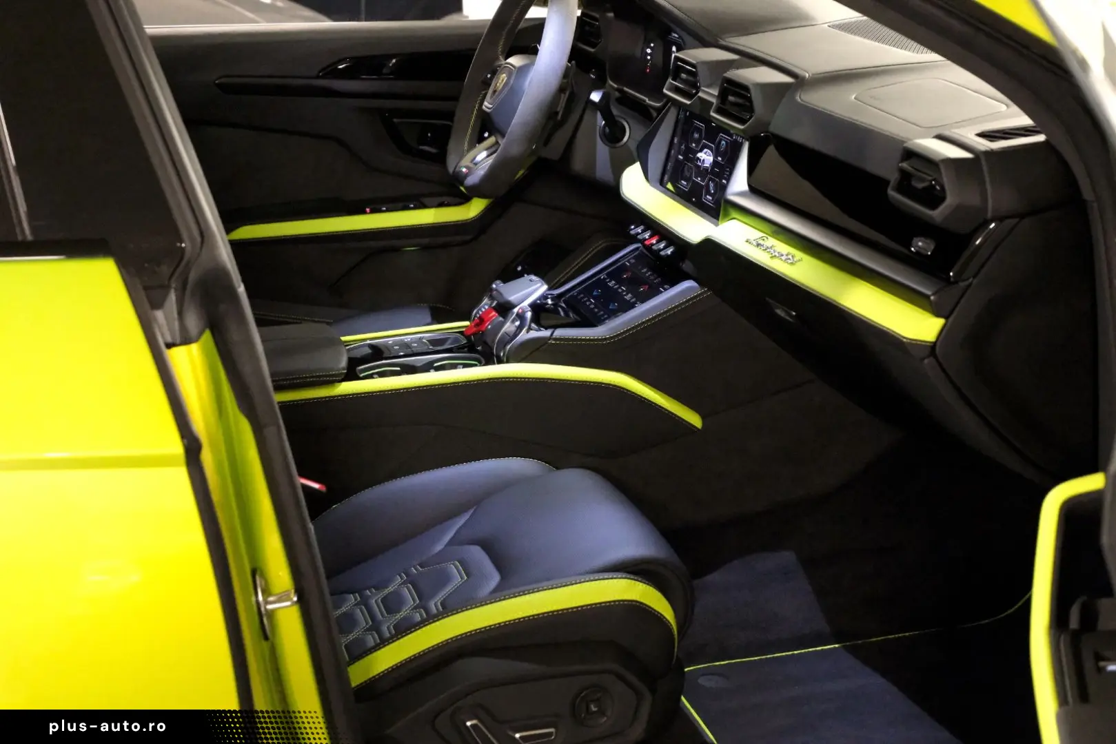 LAMBORGHINI Urus SE 4.0 V8_Akrapovic_B&O_Panoramic