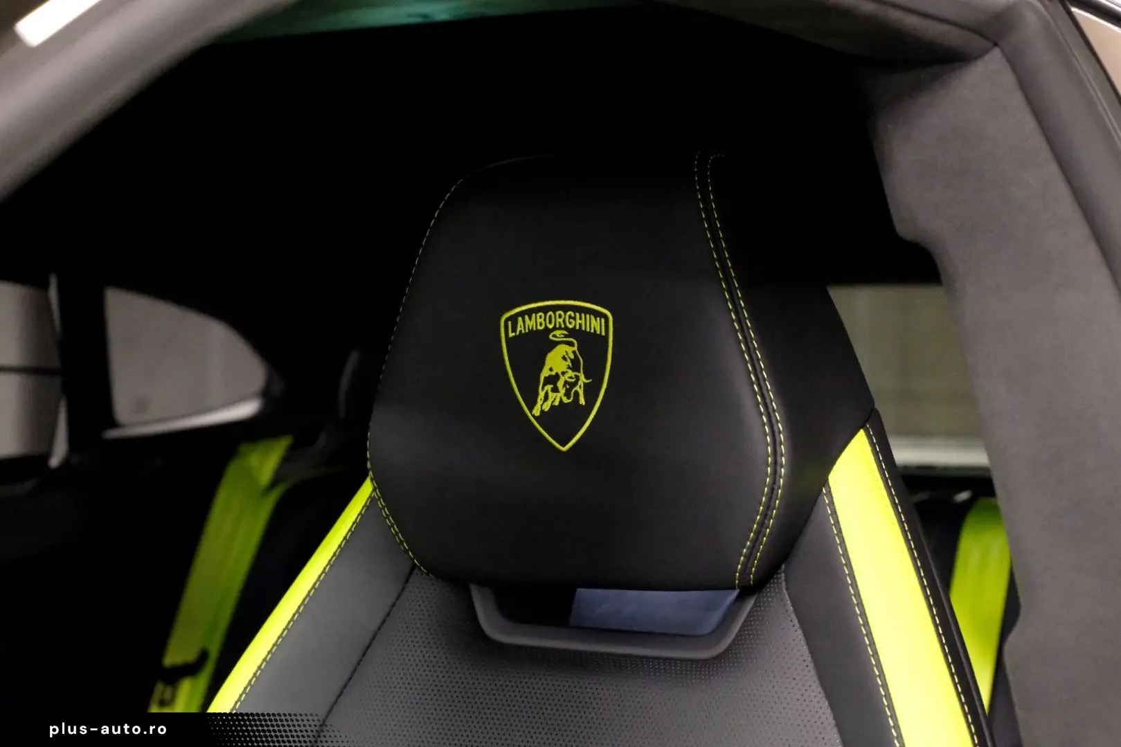 LAMBORGHINI Urus SE 4.0 V8_Akrapovic_B&O_Panoramic