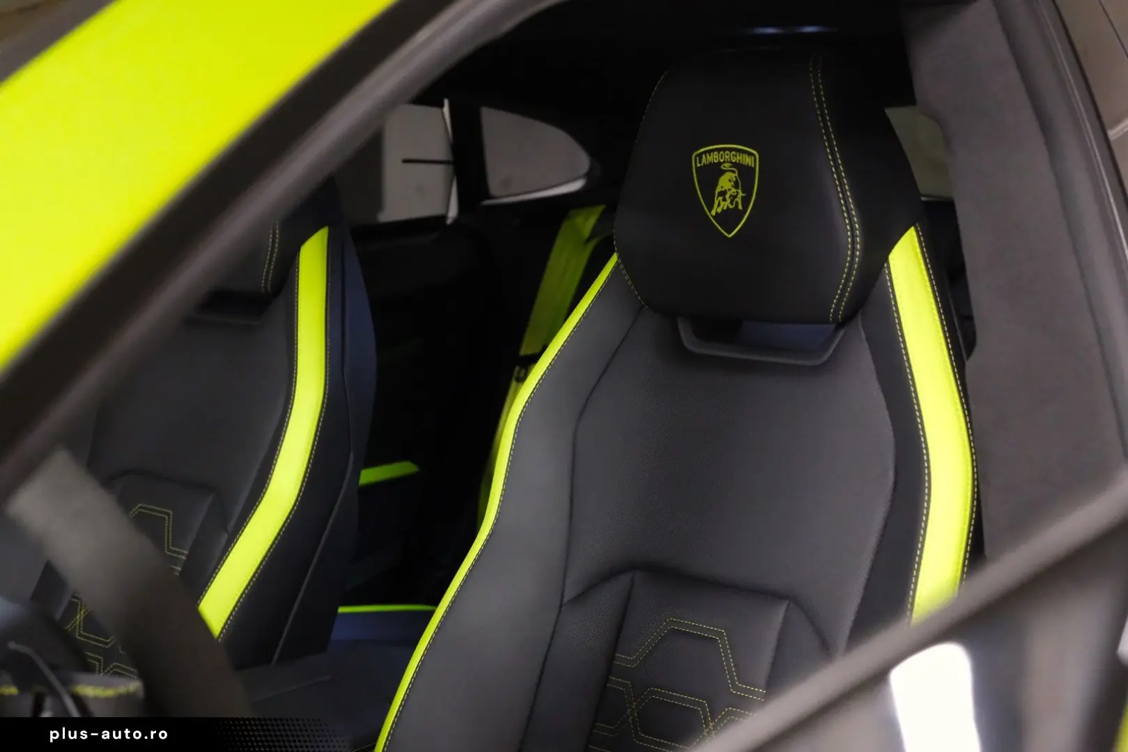 LAMBORGHINI Urus SE 4.0 V8_Akrapovic_B&O_Panoramic