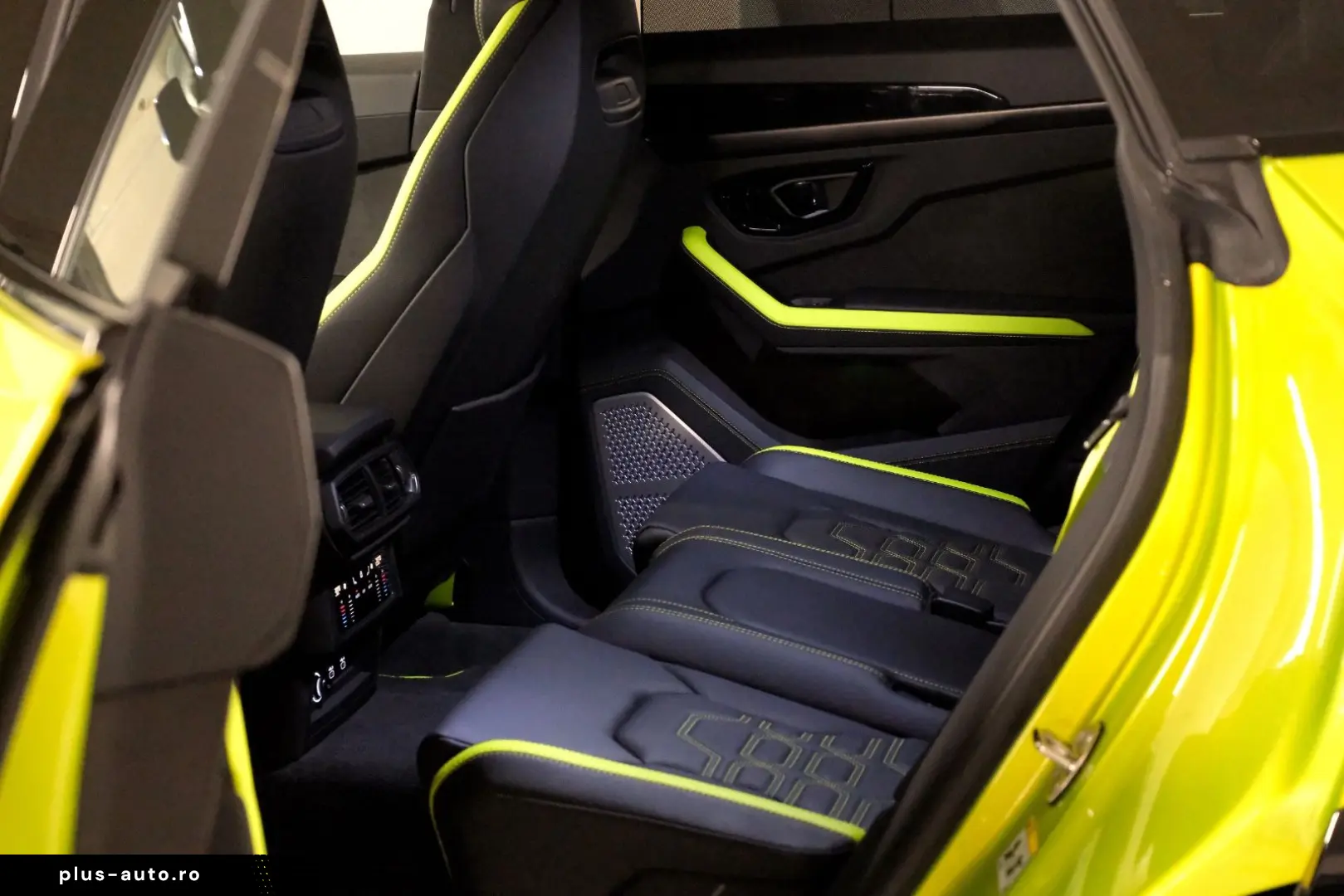 LAMBORGHINI Urus SE 4.0 V8_Akrapovic_B&O_Panoramic