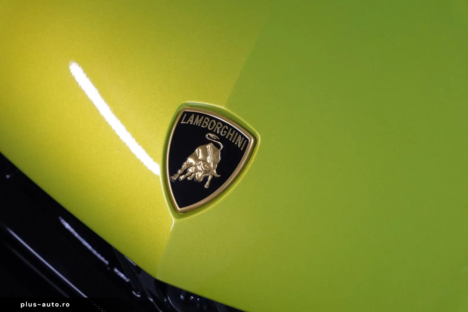 LAMBORGHINI Urus SE 4.0 V8_Akrapovic_B&O_Panoramic