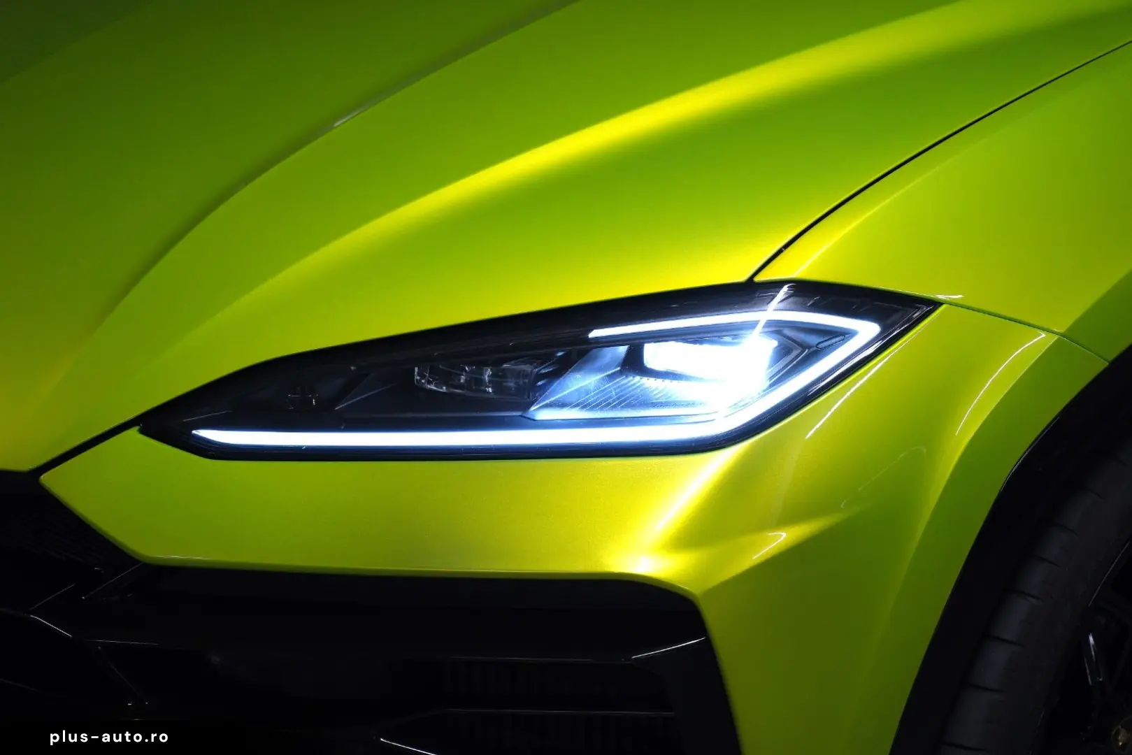 LAMBORGHINI Urus SE 4.0 V8_Akrapovic_B&O_Panoramic