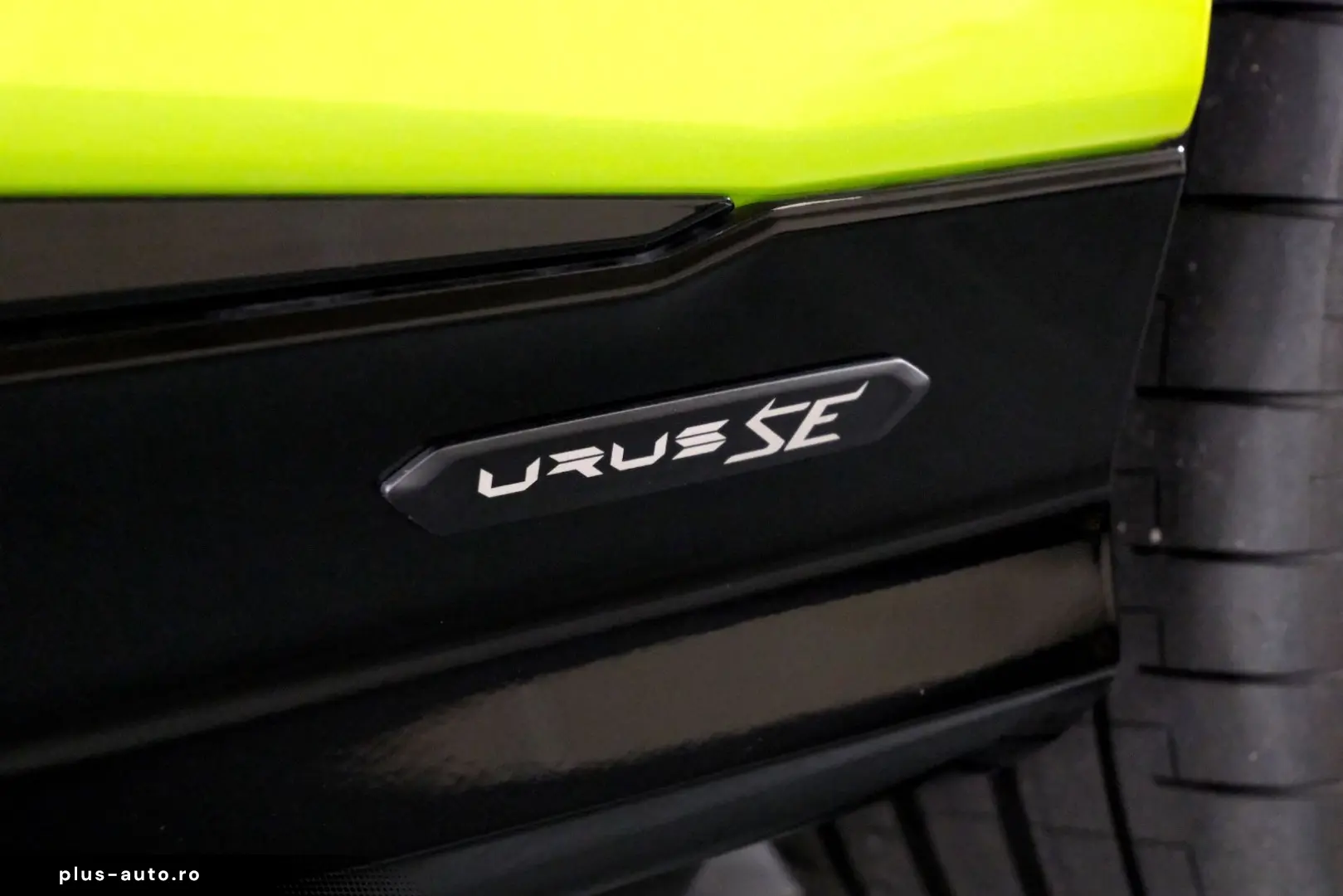LAMBORGHINI Urus SE 4.0 V8_Akrapovic_B&O_Panoramic