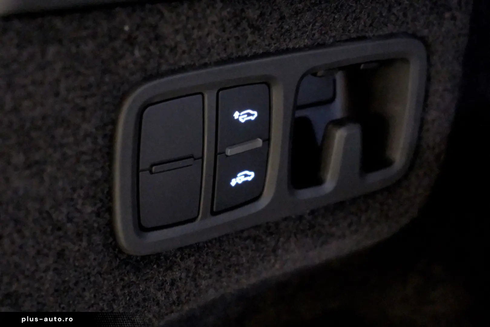 LAMBORGHINI Urus SE 4.0 V8_Akrapovic_B&O_Panoramic