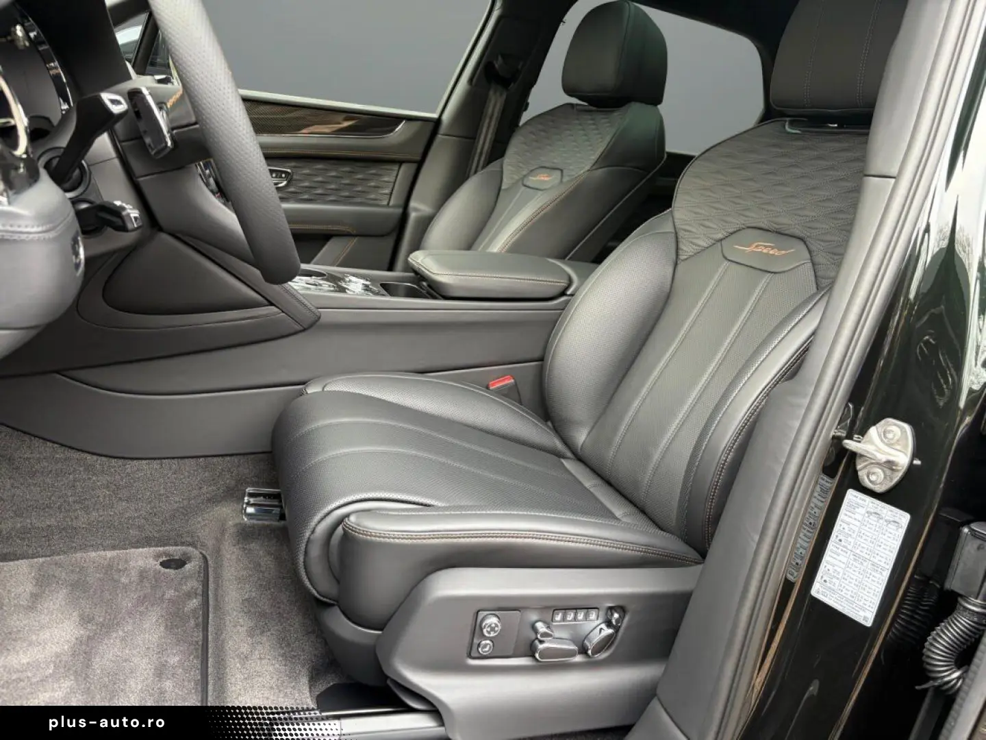 BENTLEY Bentayga Speed V8_MidnightEmerald_MY2026
