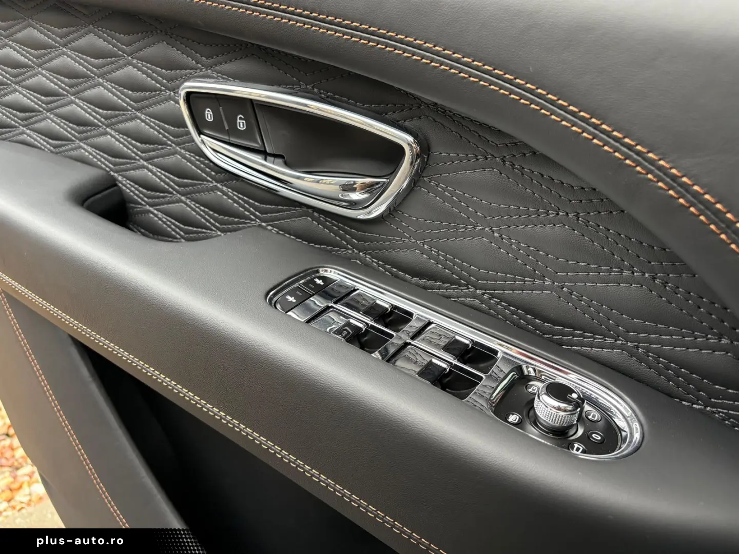 BENTLEY Bentayga Speed V8_MidnightEmerald_MY2026