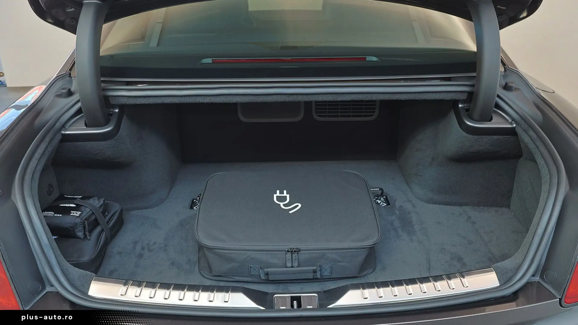 Bentley Flying Spur V8 Hybrid - LIVRARE RAPIDA!