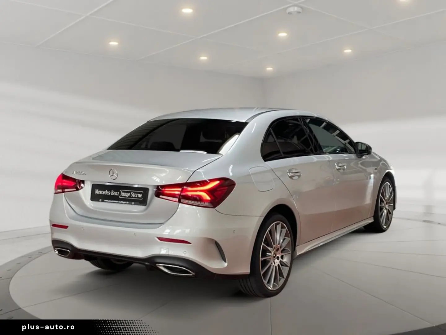 MERCEDES-BENZ A 250 e Limousine AMG AMG MBUX MBeam Night AHK
