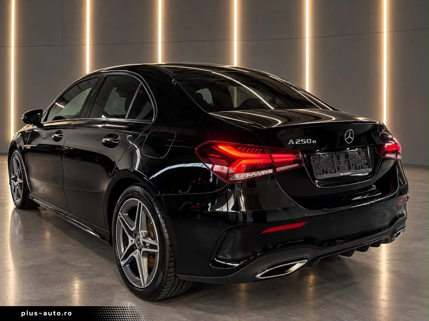 MERCEDES-BENZ A 250 e Limousine AMG-Line