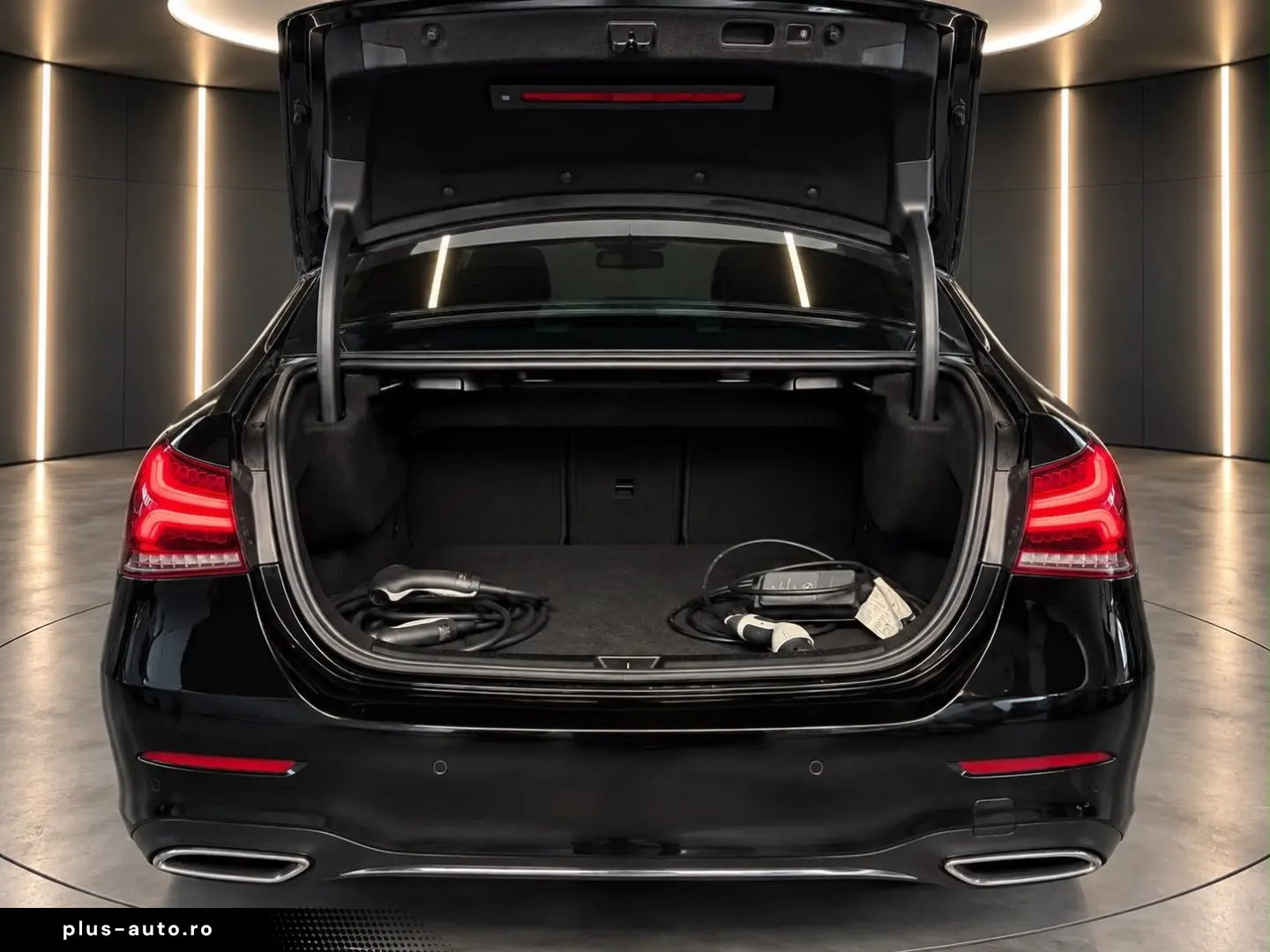 MERCEDES-BENZ A 250 e Limousine AMG-Line