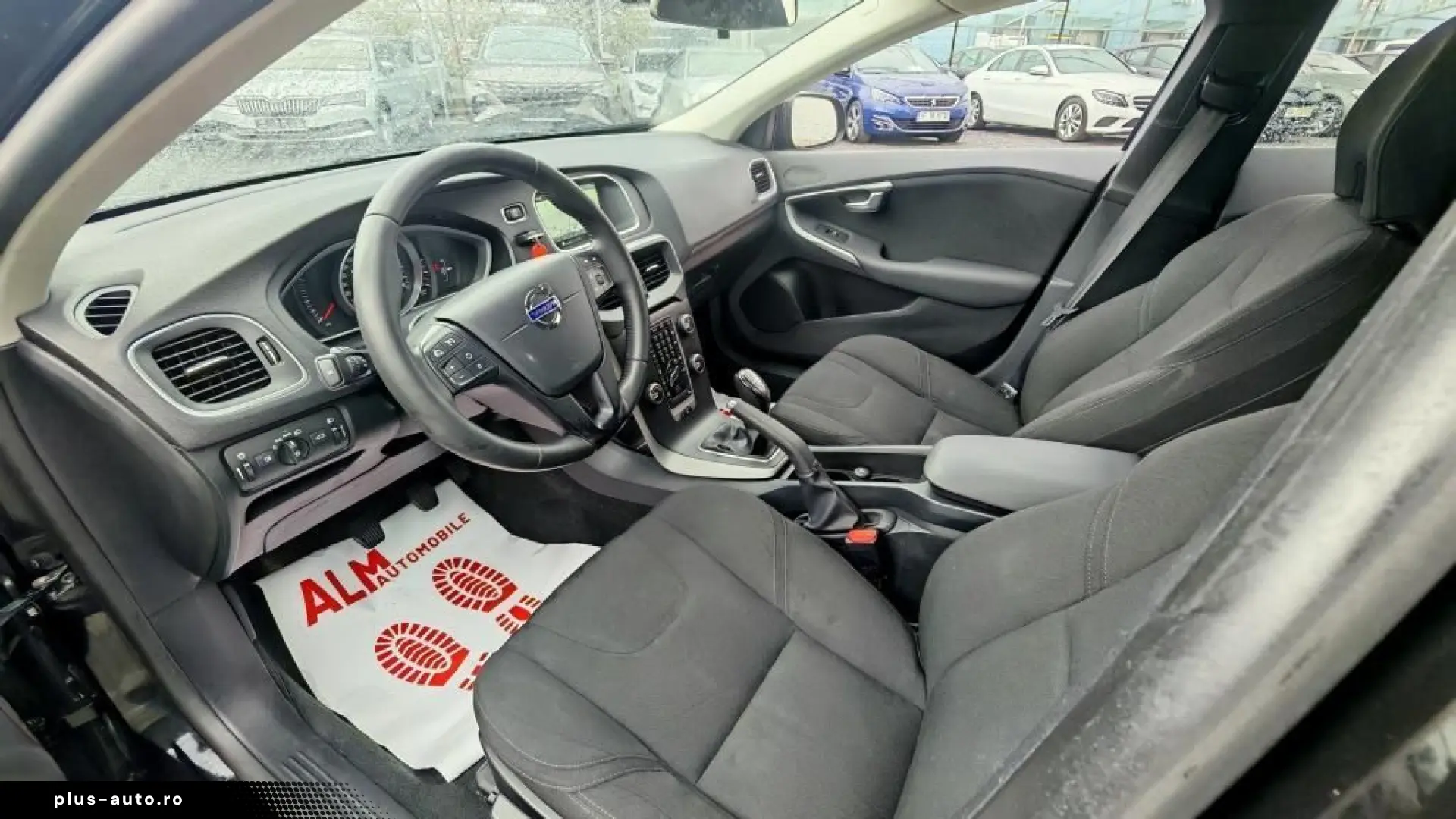 Volvo V40 Momentum Diesel 2015 - Rate   Credit   Garantie