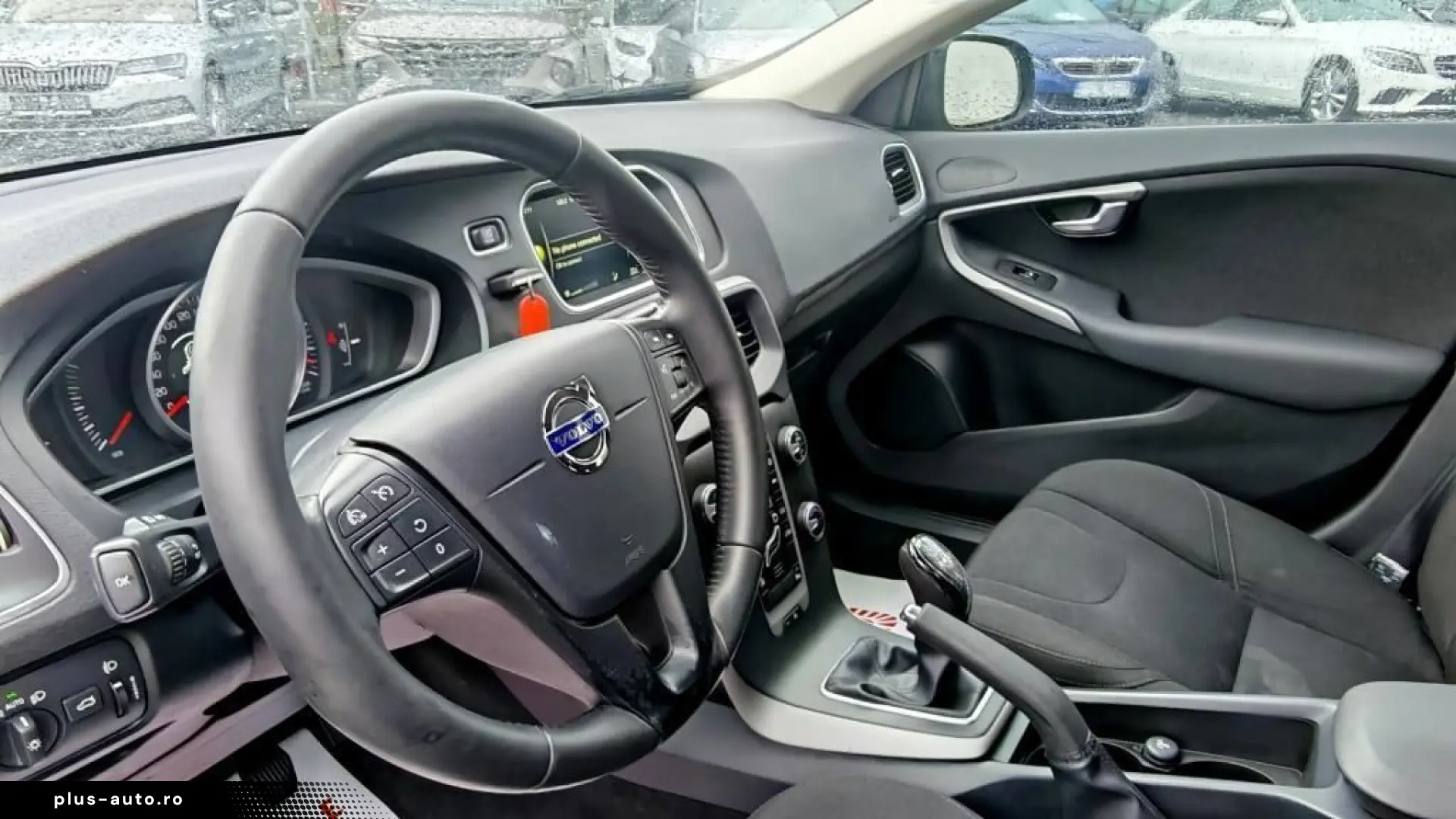 Volvo V40 Momentum Diesel 2015 - Rate   Credit   Garantie