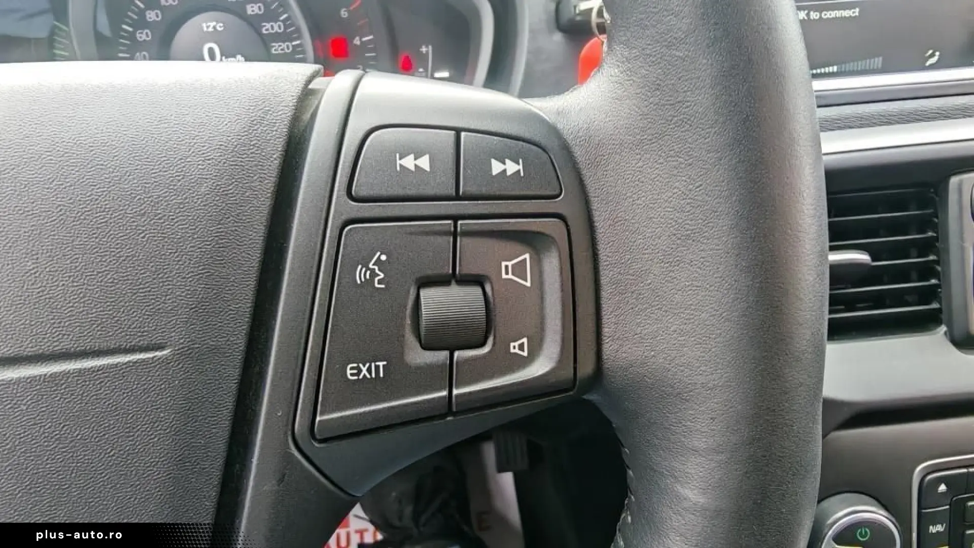 Volvo V40 Momentum Diesel 2015 - Rate   Credit   Garantie