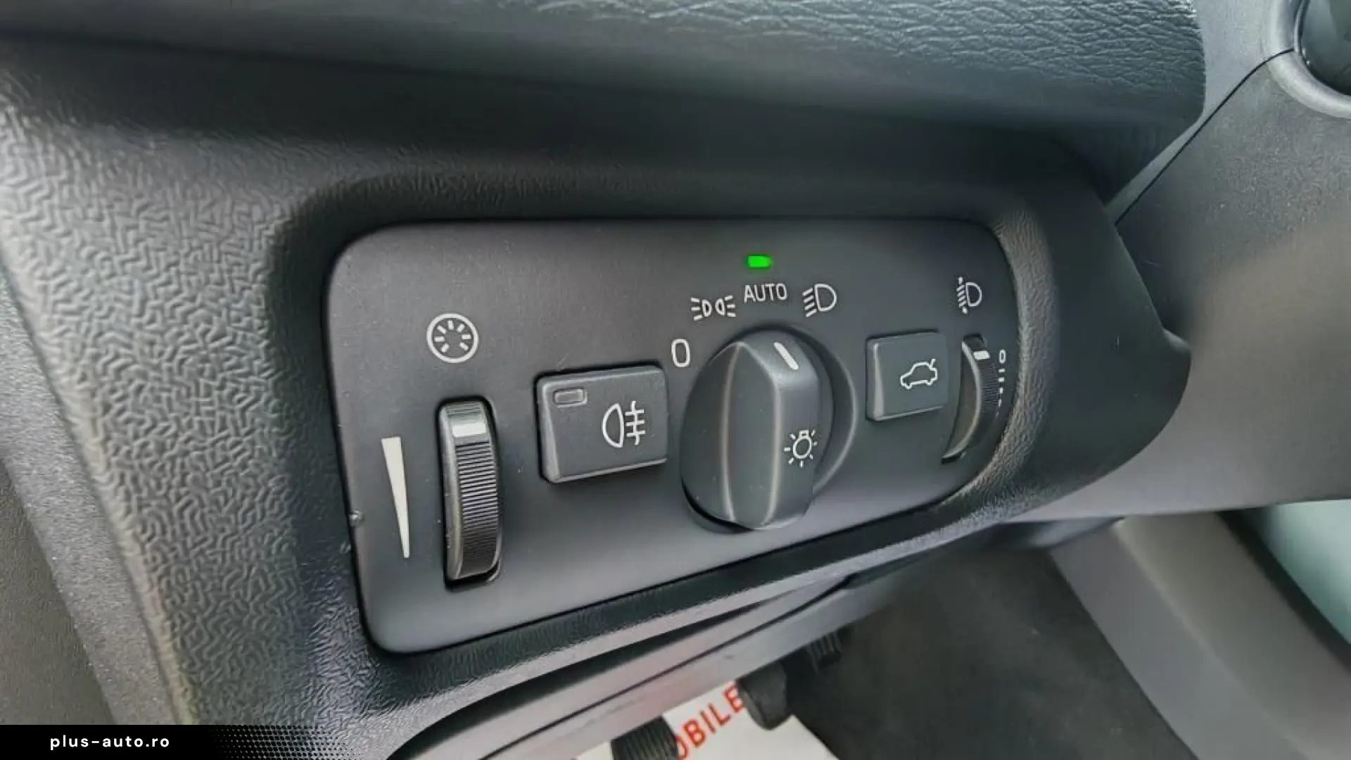 Volvo V40 Momentum Diesel 2015 - Rate   Credit   Garantie