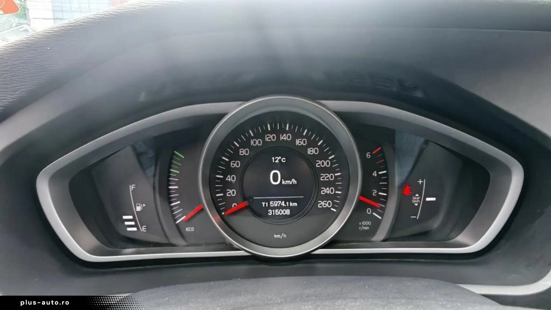 Volvo V40 Momentum Diesel 2015 - Rate   Credit   Garantie