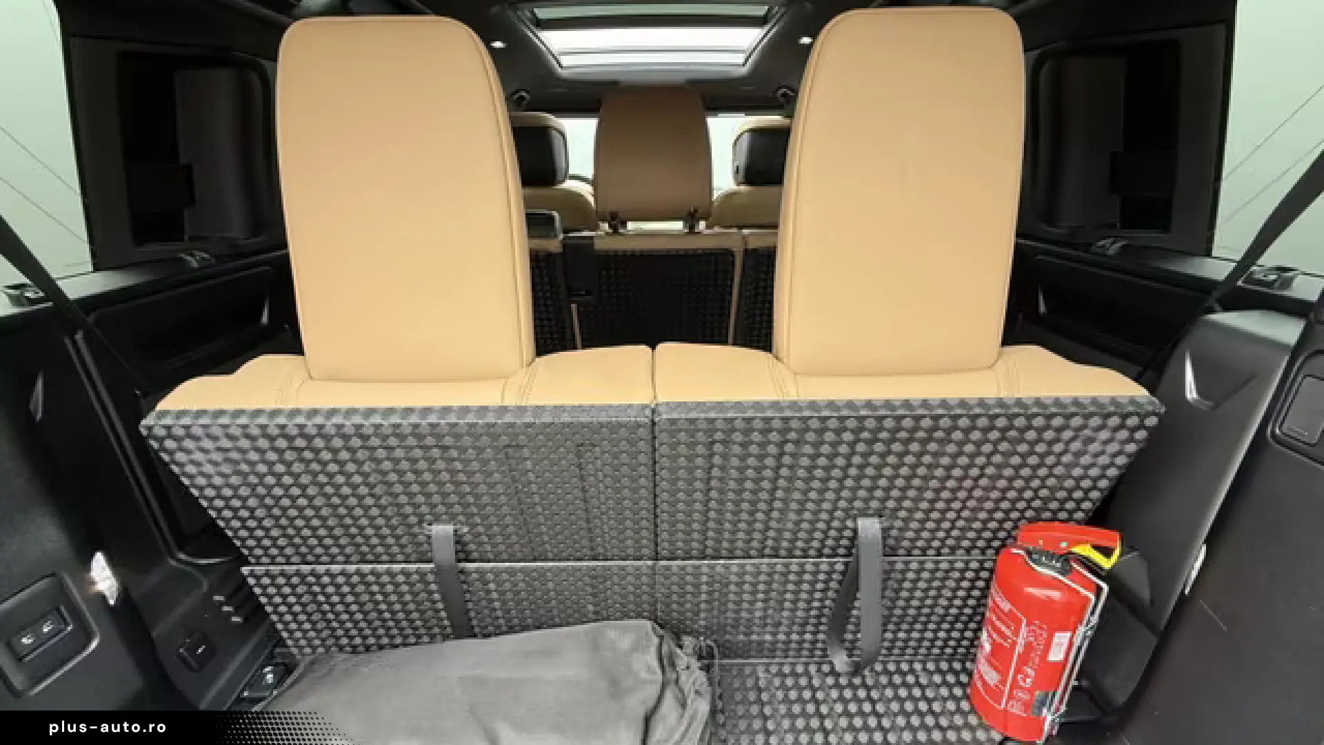 Land Rover Defender 110 P425 HSE X-Dynamic 22