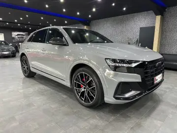 AUDI Q8 50 TDI QUATTRO   COMPETITION PLUS • CARBON