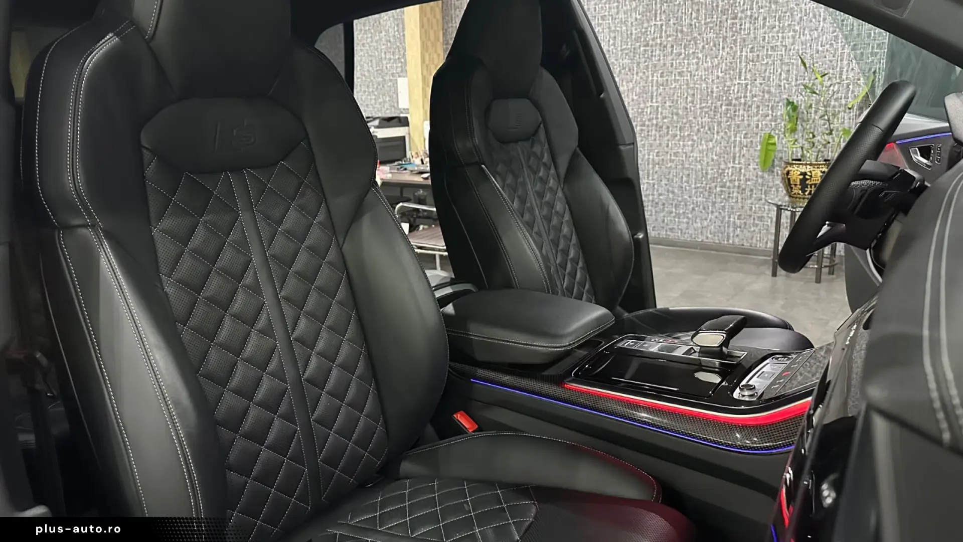 AUDI Q8 50 TDI QUATTRO   COMPETITION PLUS • CARBON
