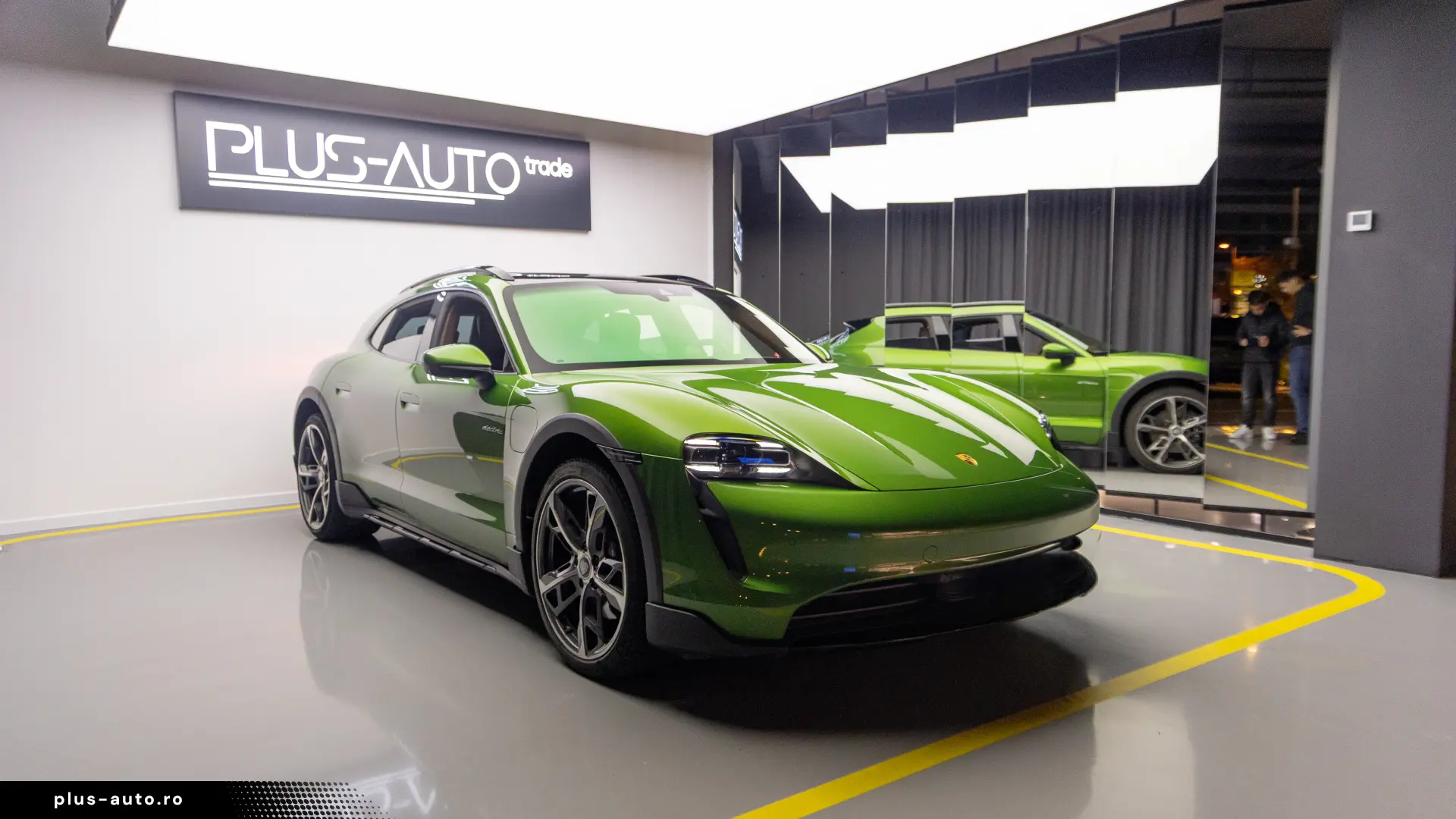 Porsche Taycan 4