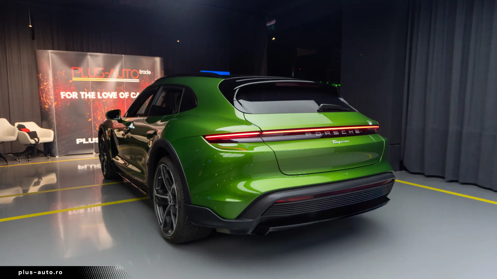 Porsche Taycan 4