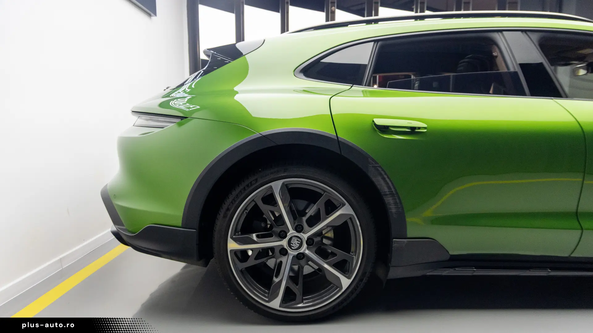 Porsche Taycan 4