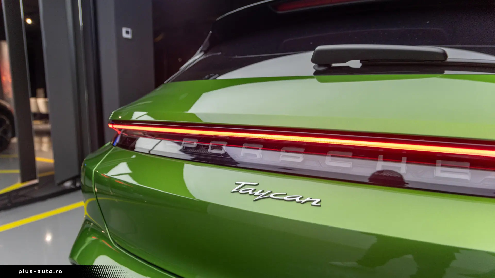 Porsche Taycan 4