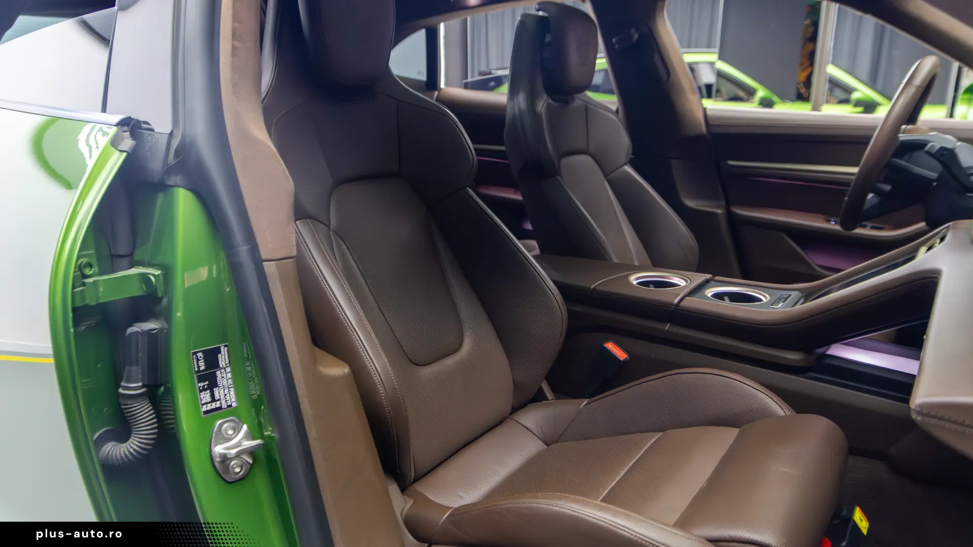 Porsche Taycan 4