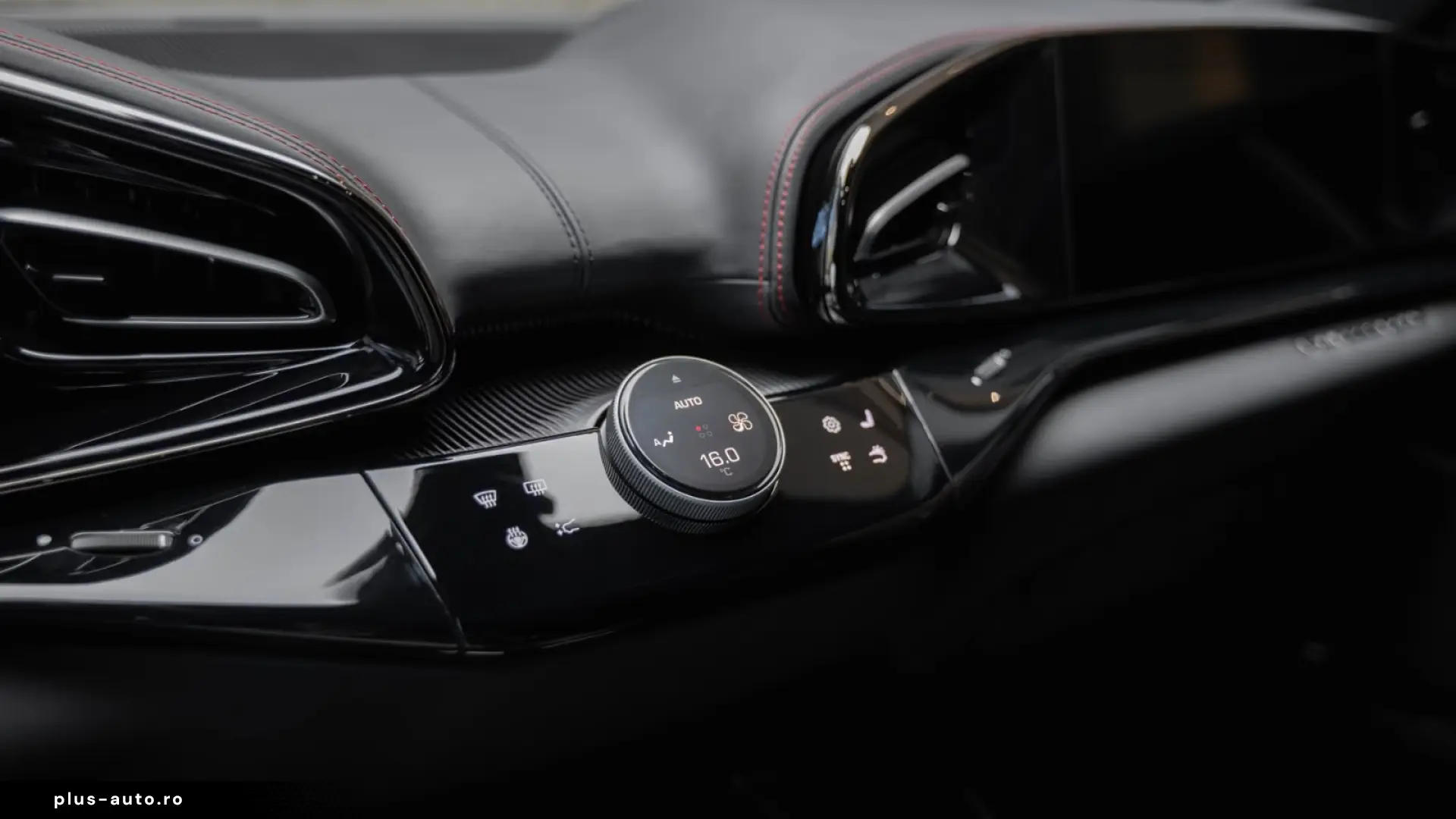 FERRARI PUROSANGUE V12 725 CP 4x4 PANO HUD LIFT FAȚĂ