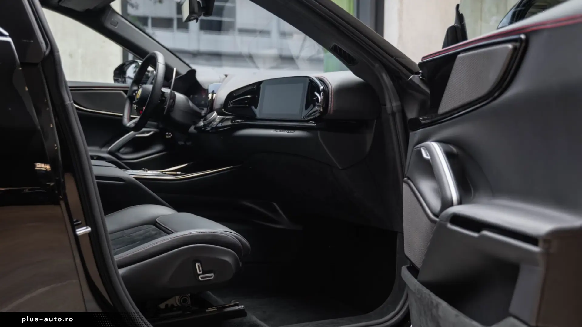 FERRARI PUROSANGUE V12 725 CP 4x4 PANO HUD LIFT FAȚĂ