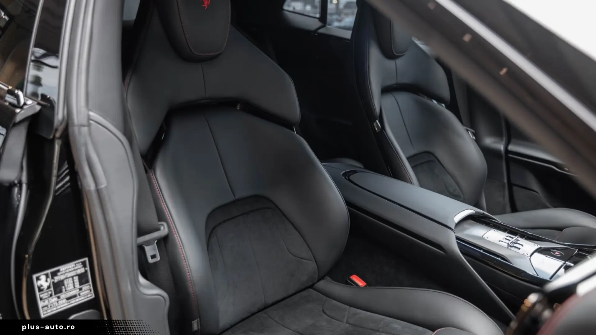 FERRARI PUROSANGUE V12 725 CP 4x4 PANO HUD LIFT FAȚĂ