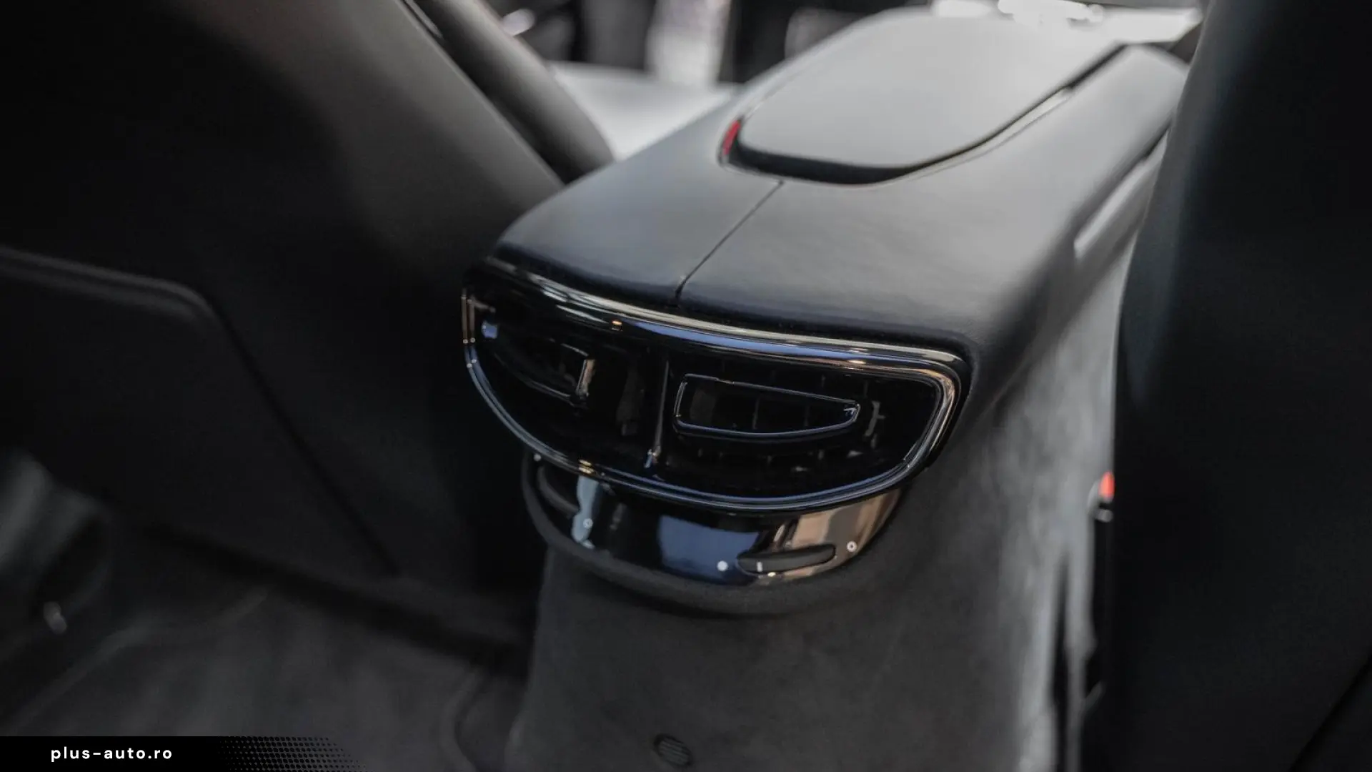 FERRARI PUROSANGUE V12 725 CP 4x4 PANO HUD LIFT FAȚĂ