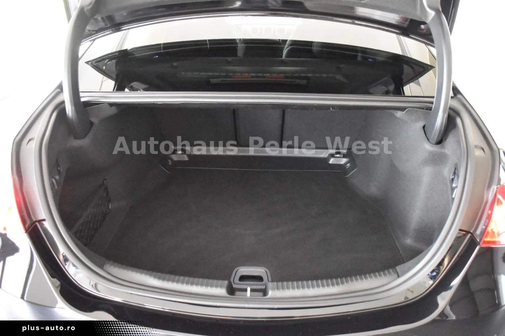 MERCEDES-BENZ C 300 d 4Matic 9G AVANTGARDE.LIGHT DISTRONIC