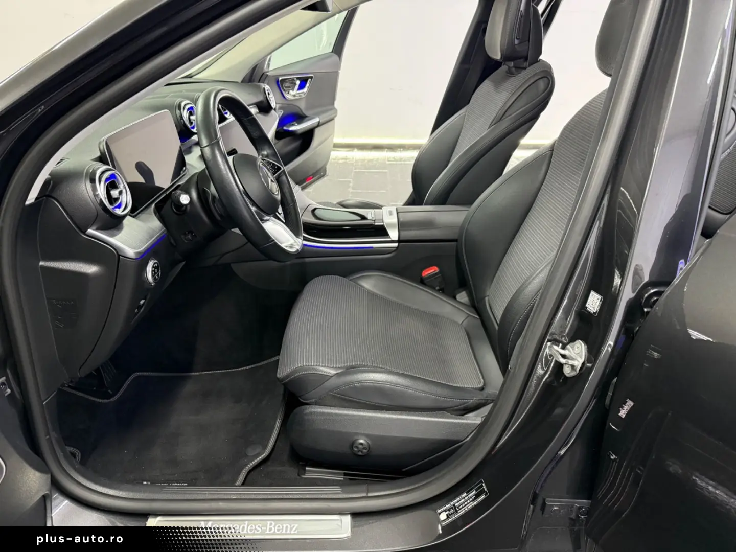 MERCEDES-BENZ C 300 4-Matic NIGHT PANO  BURMSTER LED