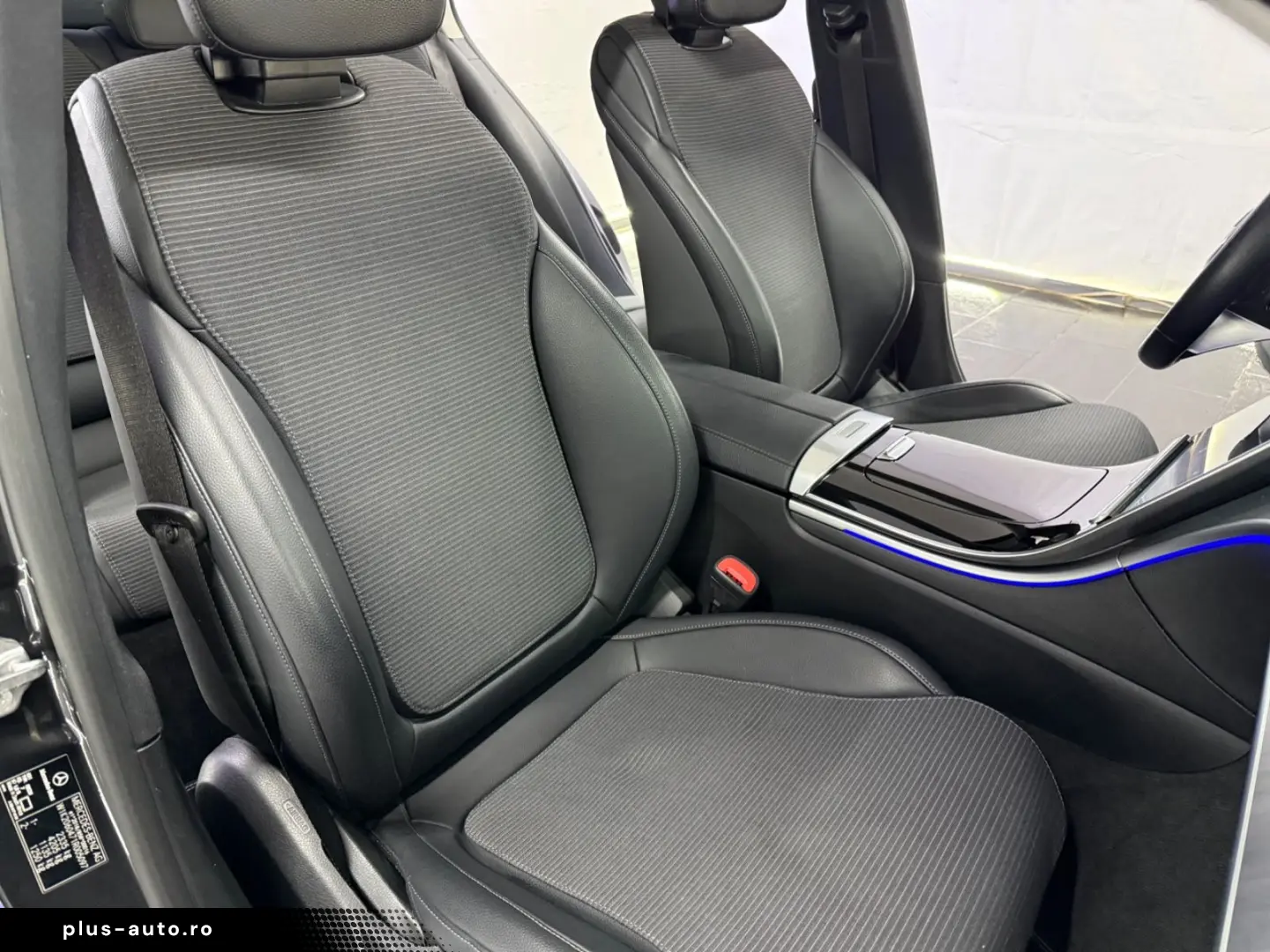 MERCEDES-BENZ C 300 4-Matic NIGHT PANO  BURMSTER LED