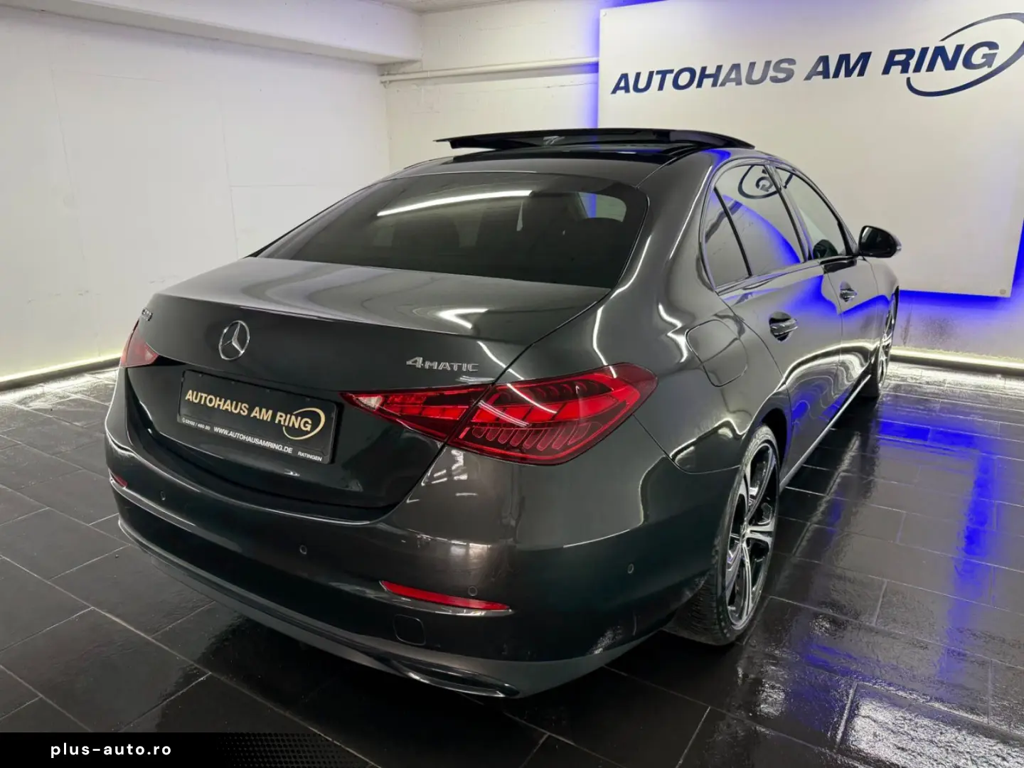 MERCEDES-BENZ C 300 4-Matic NIGHT PANO  BURMSTER LED