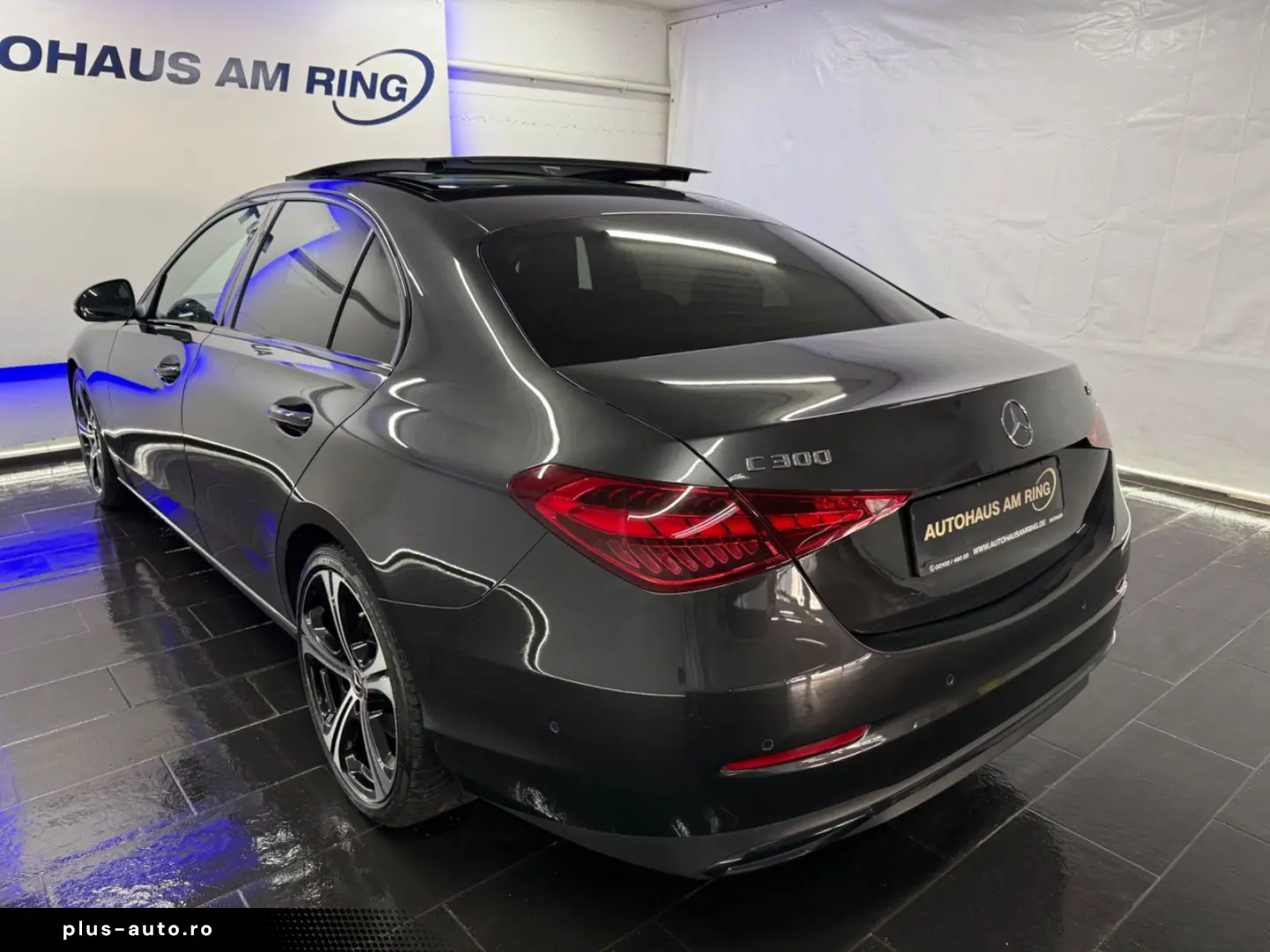 MERCEDES-BENZ C 300 4-Matic NIGHT PANO  BURMSTER LED