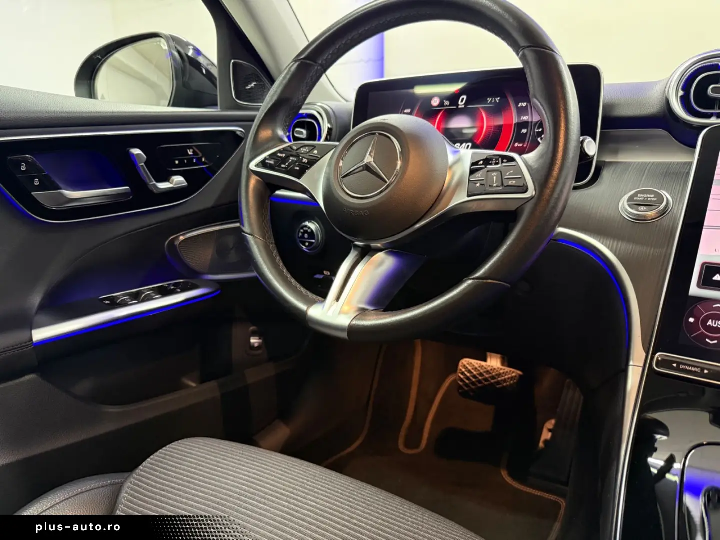 MERCEDES-BENZ C 300 4-Matic NIGHT PANO  BURMSTER LED