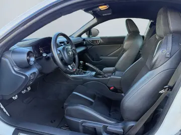 TOYOTA GR86 Basis  LED CarPlay Tempomat R-Kamera SHZ