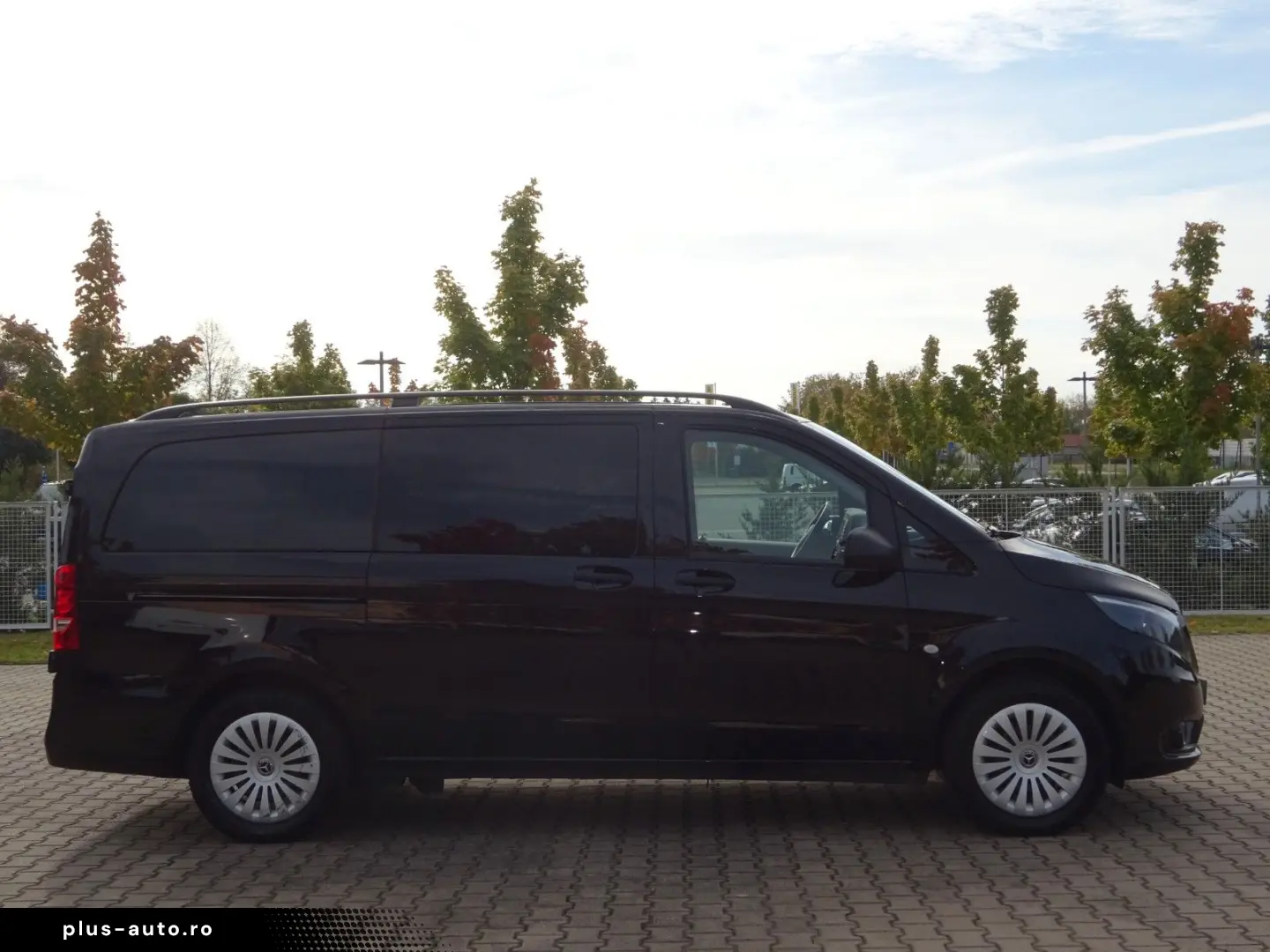 MERCEDES-BENZ Vito Tourer 116 CDI RWD lang Pro AHK Navi DAB