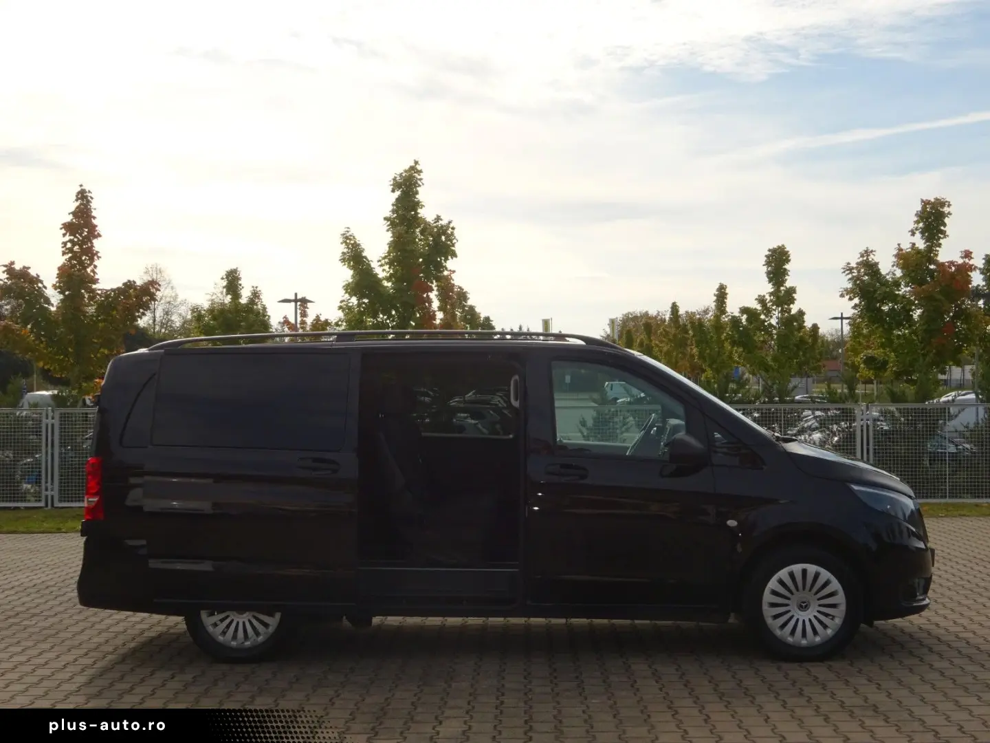 MERCEDES-BENZ Vito Tourer 116 CDI RWD lang Pro AHK Navi DAB