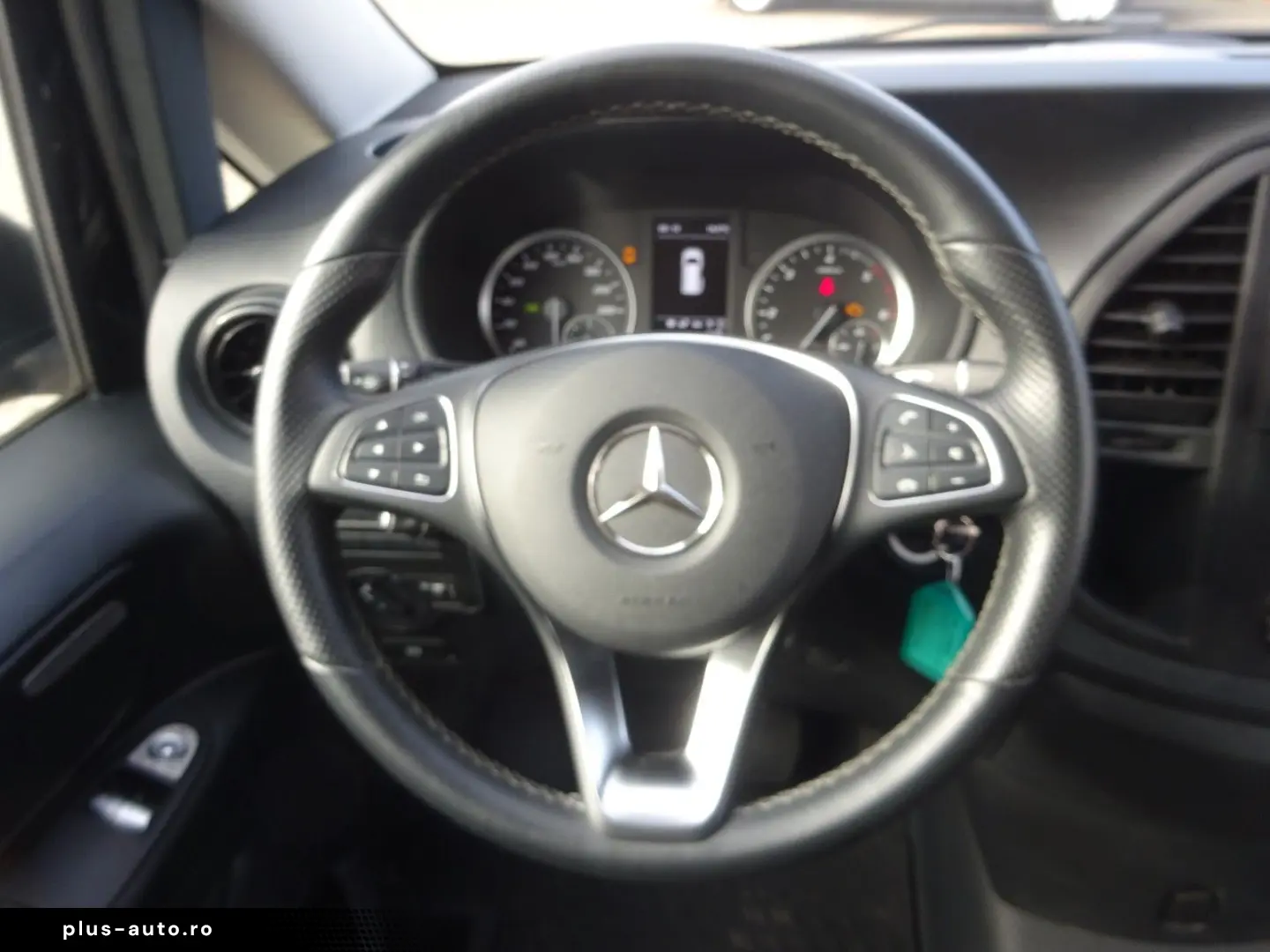 MERCEDES-BENZ Vito Tourer 116 CDI RWD lang Pro AHK Navi DAB