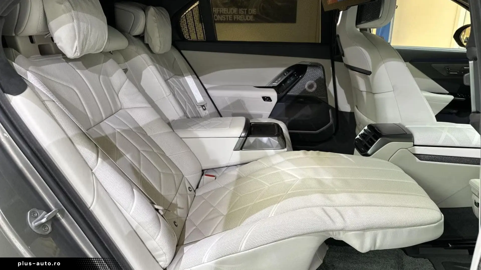 BMW 740 xDrive M Sport Pro Executive Fond-Entertain