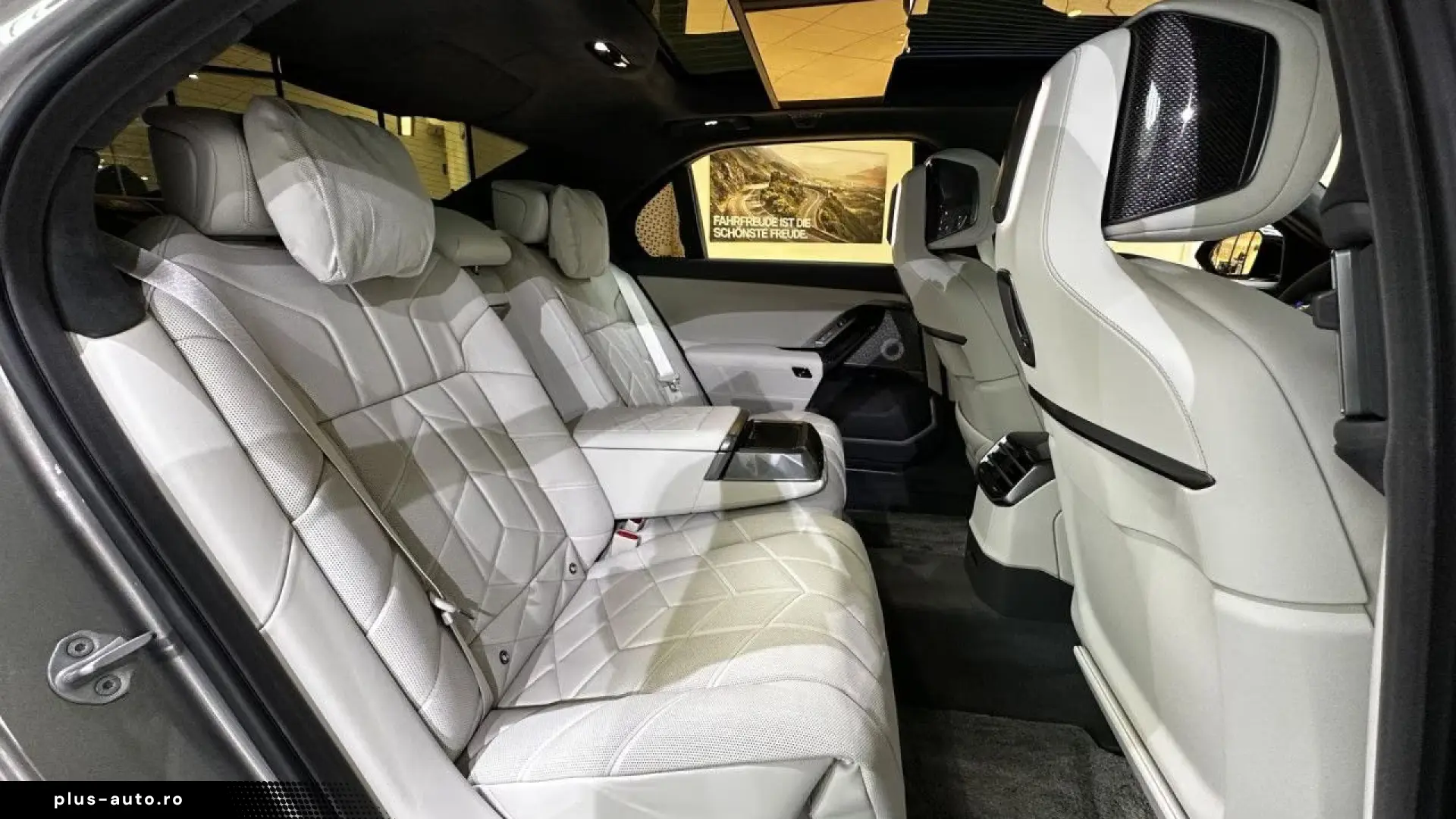 BMW 740 xDrive M Sport Pro Executive Fond-Entertain