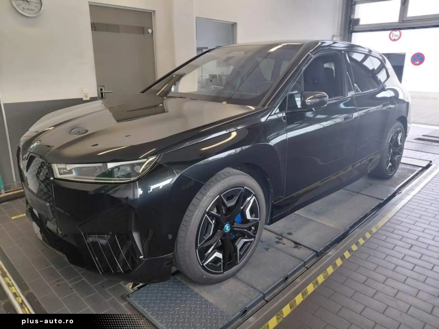 BMW iX 40 Sport 2-Achs Luft AHK Sky-Lounge Laser B&W