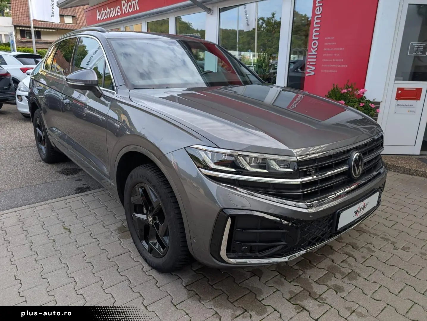 VW Touareg 3.0TDI R-Line Pano IQ Drive Kessy Matrix