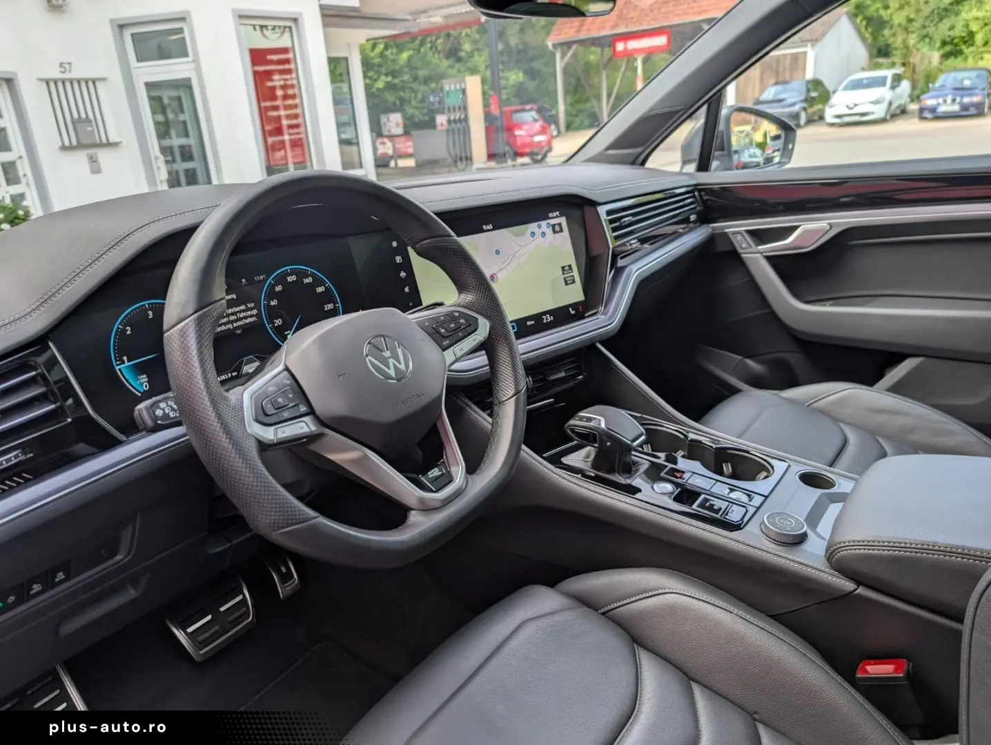 VW Touareg 3.0TDI R-Line Pano IQ Drive Kessy Matrix
