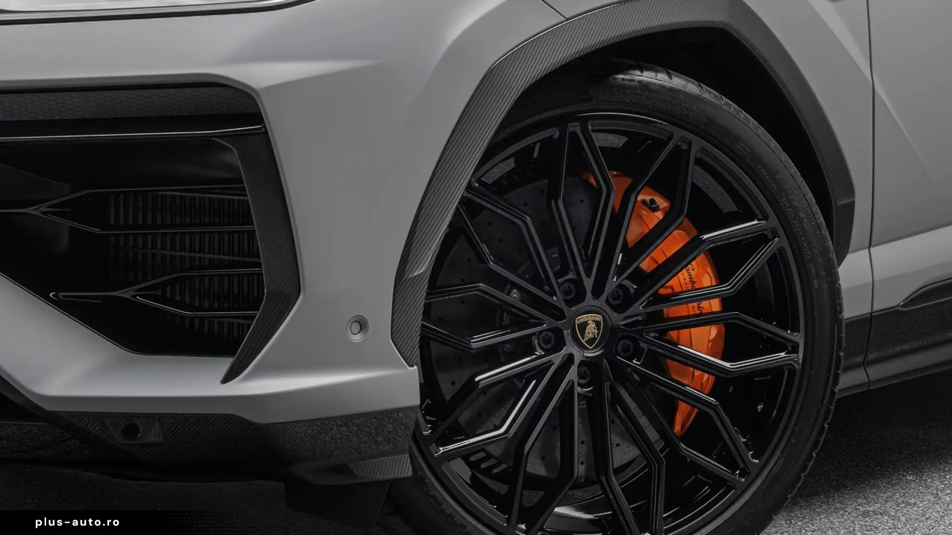 Lamborghini Urus SE Carbon Exterior Package Grigio China