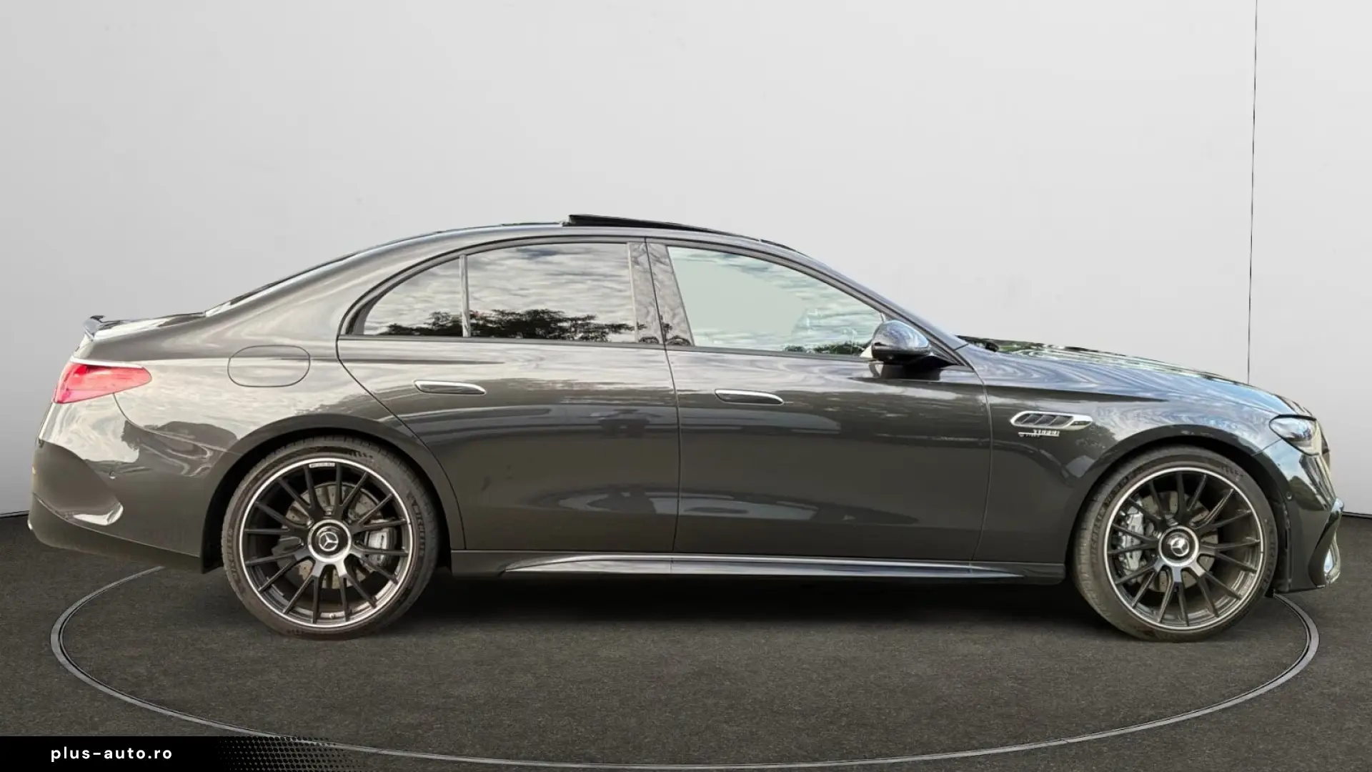 MERCEDES-AMG E 53 HYBRID   SUPERSCREEN • PANO • 360