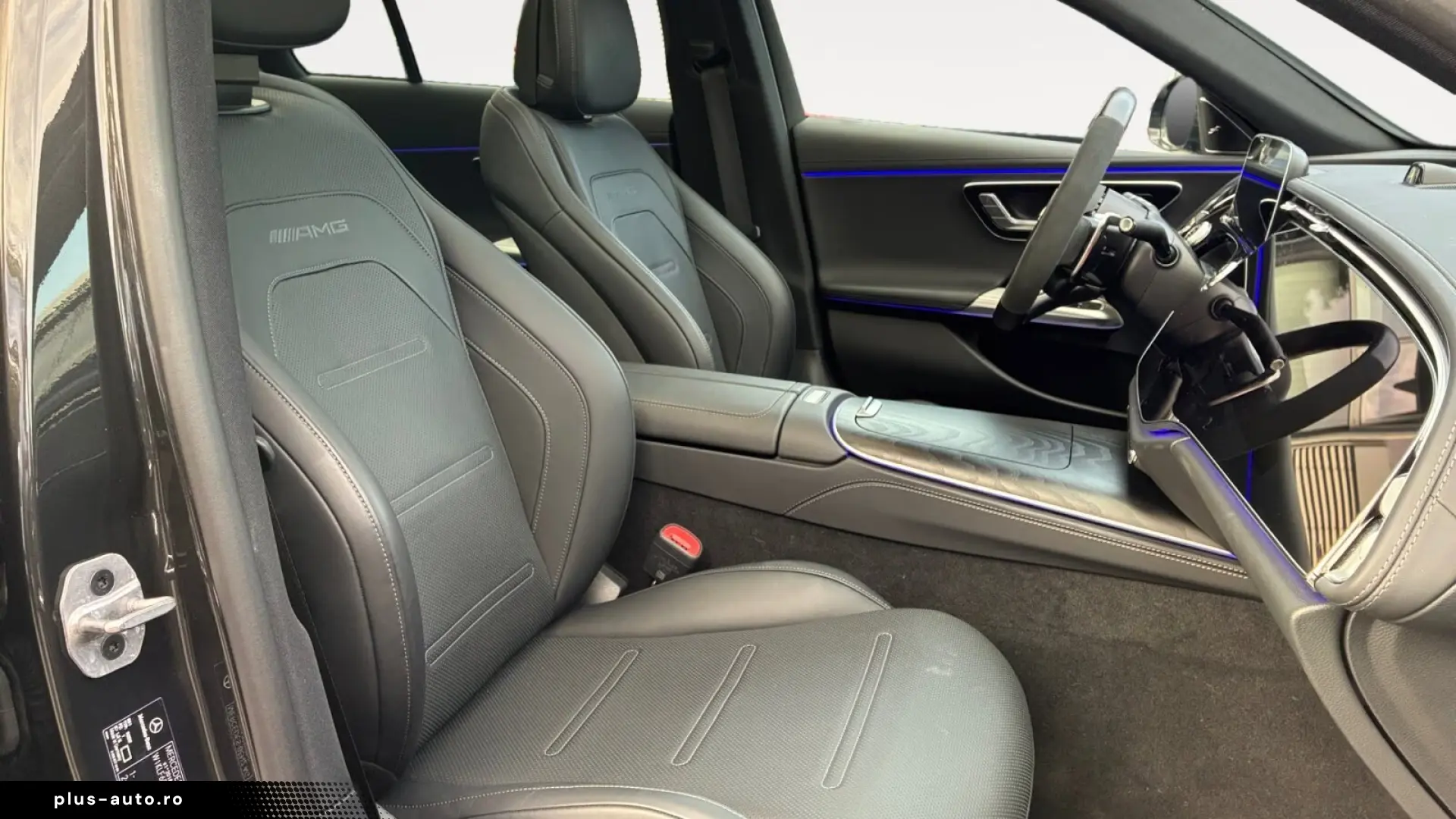 MERCEDES-AMG E 53 HYBRID   SUPERSCREEN • PANO • 360