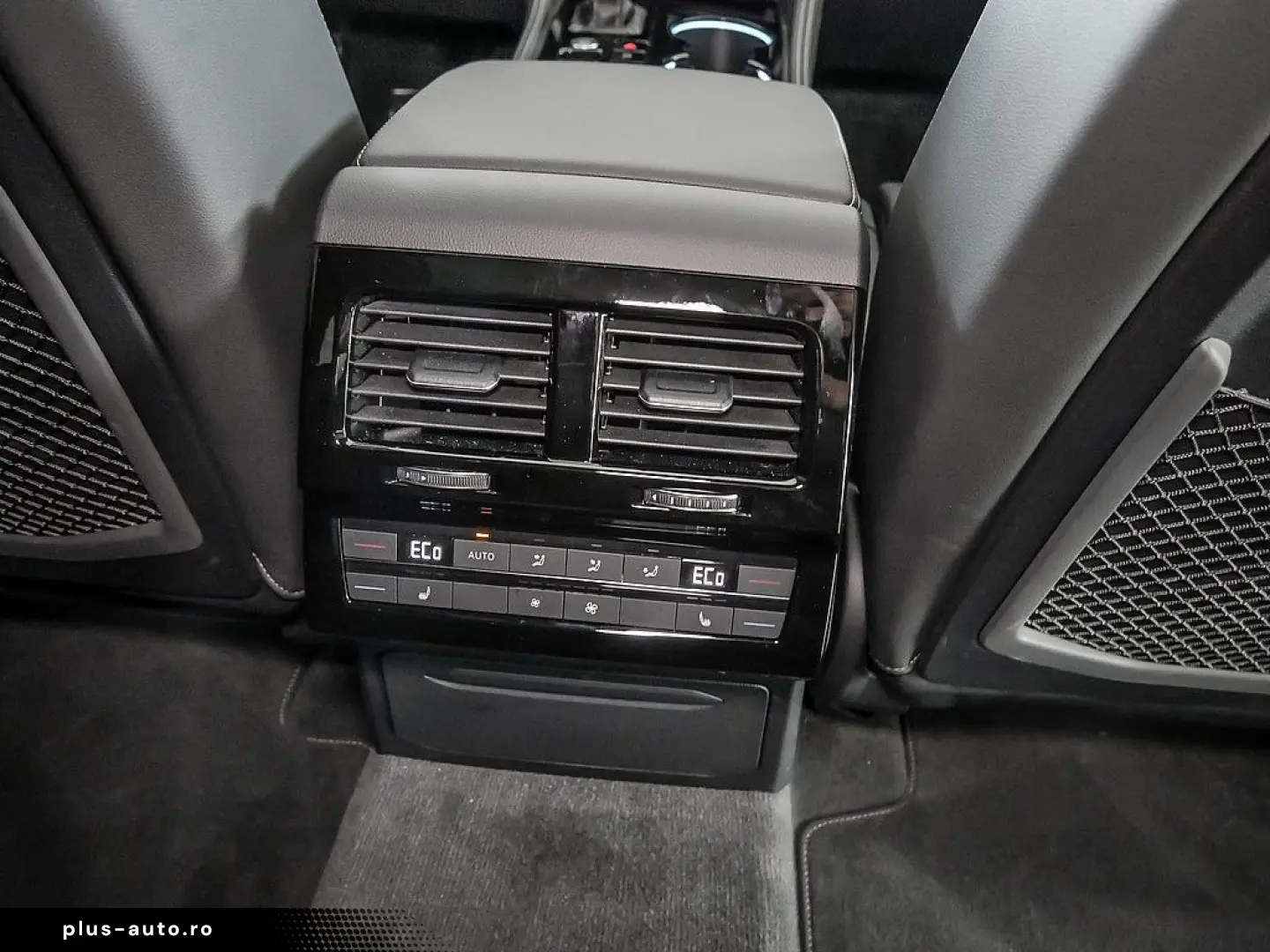 VW Touareg R-Line 3.0 TDI 4Motion tiptro. PANO AHK